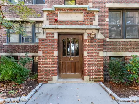 36 Ash St #402, Cambridge, MA 02138