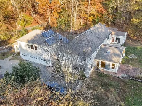 15 Stagecoach Rd, Topsfield, MA 01983