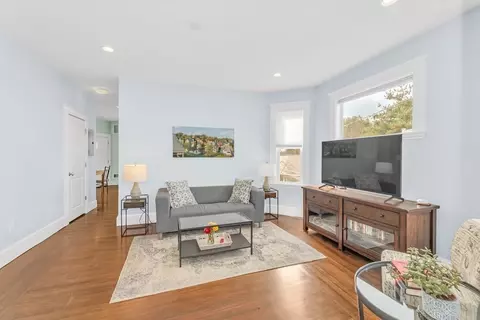 34 Catherine St #3, Boston, MA 02131