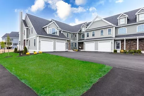 100 Lebaron Blvd #3, Lakeville, MA 02347
