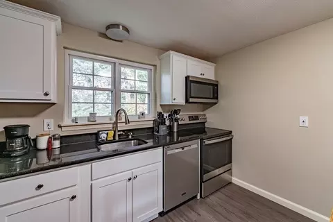 4 Maple Crest Cir #E, Holyoke, MA 01040 photo 9