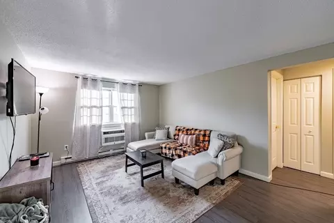 4 Maple Crest Cir #E, Holyoke, MA 01040 photo 4