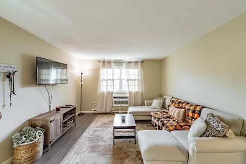 4 Maple Crest Cir #E, Holyoke, MA 01040 photo 5