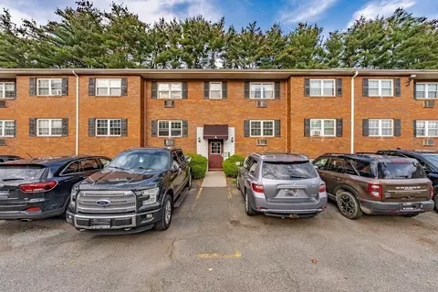 4 Maple Crest Cir #E, Holyoke, MA 01040 photo 2