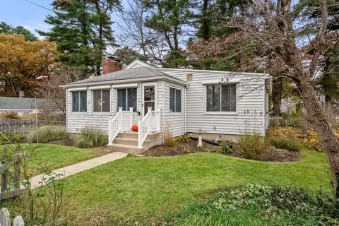 5 Lagoon Ln, Norton, MA 02766