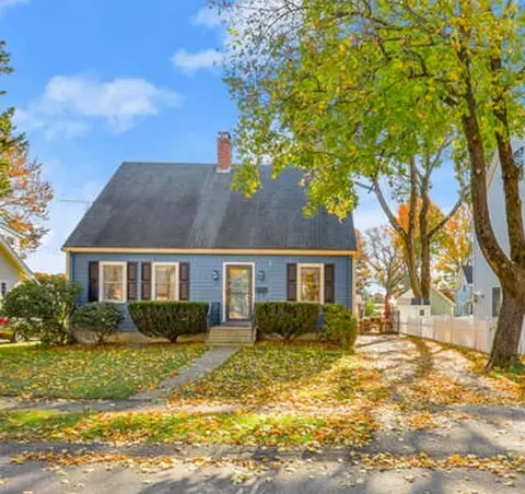 32 Thorpe Rd, Needham, MA 02494