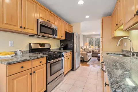 64 Maple St UNIT B, Canton, MA 02021 photo 5