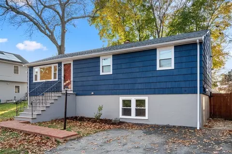 29 Clinton Ave, Saugus, MA 01906