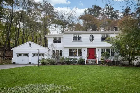 28 Lake St, Sherborn, MA 01770