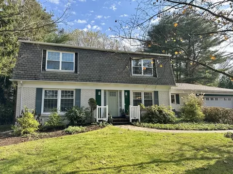 65 Grantwood Dr, Amherst, MA 01002
