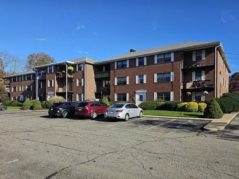 360 Neponset St #508, Canton, MA 02021