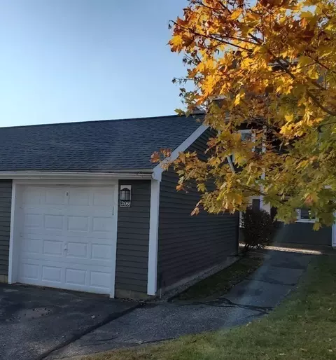 209 Beacon Park #209, Webster, MA 01570 photo 2
