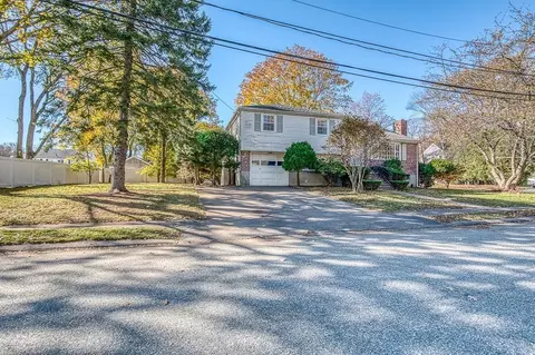 7 Scott Cir, Dedham, MA 02026 photo 3