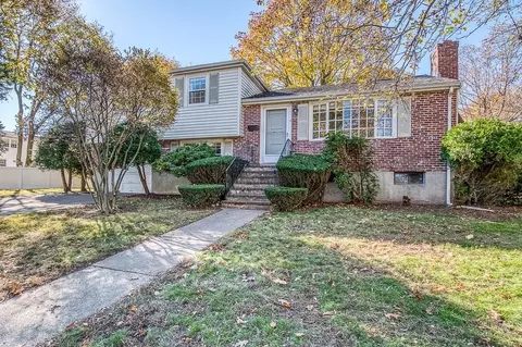 7 Scott Cir, Dedham, MA 02026 photo 2