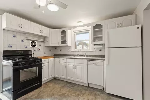71 Circle Dr, Framingham, MA 01702 photo 4