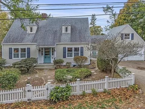 56 South St, Rockport, MA 01966