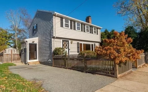 114 Spring St, Stoneham, MA 02180 photo 2