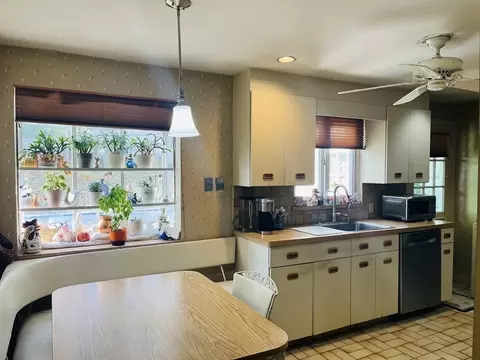 21 Sumner St, Milton, MA 02186 photo 5