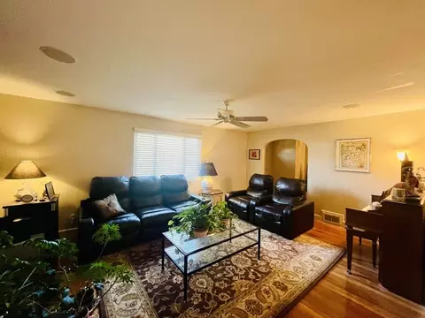 21 Sumner St, Milton, MA 02186 photo 3