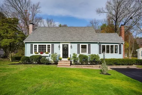 8 Cedar St, Burlington, MA 01803