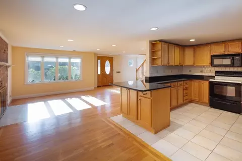 51 Wethersfield Rd, Natick, MA 01760 photo 3