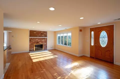 51 Wethersfield Rd, Natick, MA 01760 photo 4