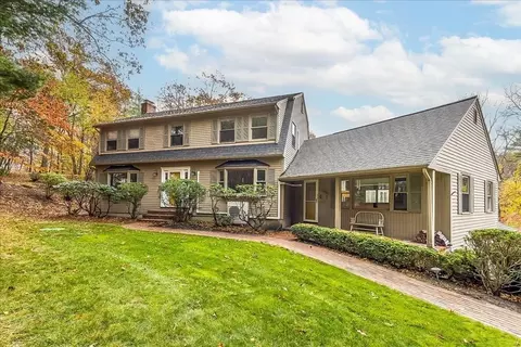 36 Alderbrook Dr, Topsfield, MA 01983