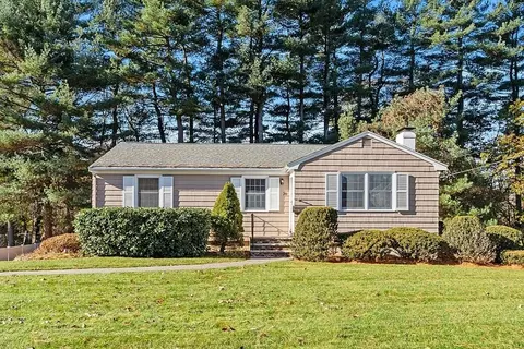 20 Lindor Rd, North Reading, MA 01864