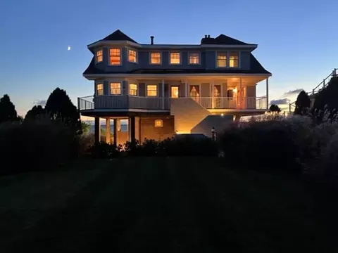 20 Silver Shell Ave, Mattapoisett, MA 02739