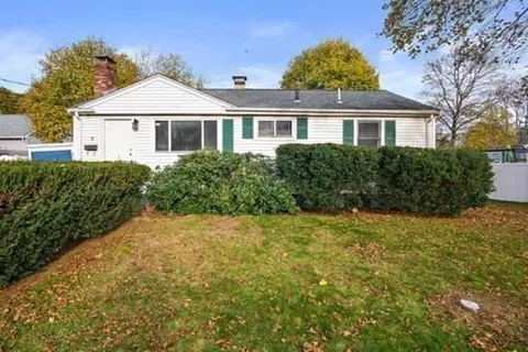 2 Sunnyfield Ave, Burlington, MA 01803