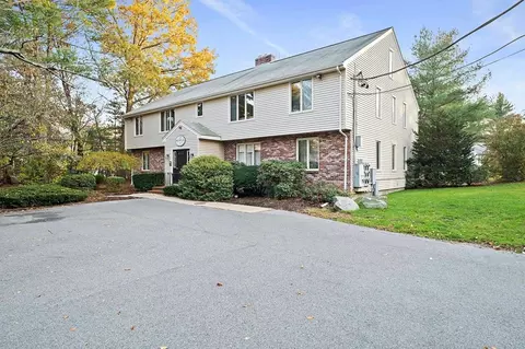 2 Hilltop Ln #4, Easton, MA 02375