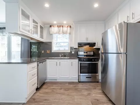 85 Kristen Ln, Wareham, MA 02571