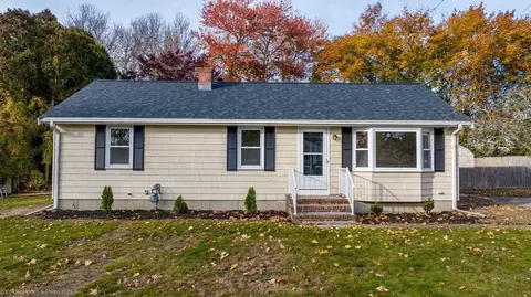 6 Brookview St, Fairhaven, MA 02719