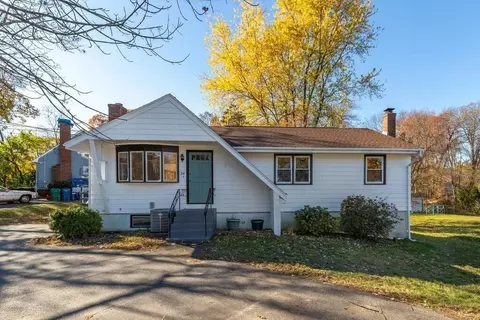 34 Locust St, Burlington, MA 01803