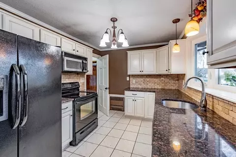 46 Lachine St, Chicopee, MA 01020 photo 5