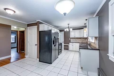 46 Lachine St, Chicopee, MA 01020 photo 6