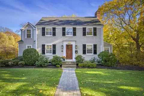81 W Shore Dr, Marblehead, MA 01945