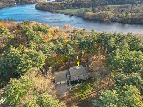 10 Valley St, Merrimac, MA 01860