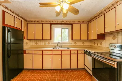 8 Maxwell Pl, Springfield, MA 01118 photo 12