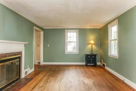 8 Maxwell Pl, Springfield, MA 01118 photo 6
