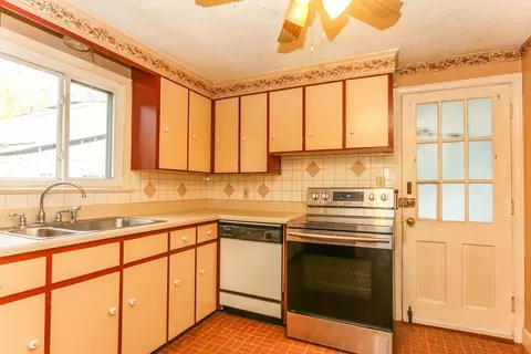 8 Maxwell Pl, Springfield, MA 01118 photo 15