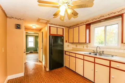 8 Maxwell Pl, Springfield, MA 01118 photo 16