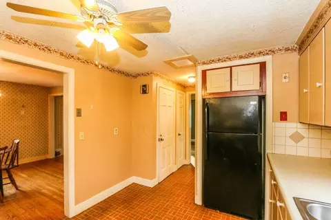 8 Maxwell Pl, Springfield, MA 01118 photo 17