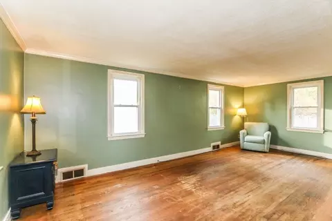 8 Maxwell Pl, Springfield, MA 01118 photo 8