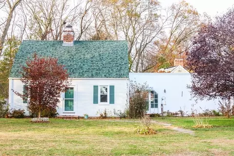 8 Maxwell Pl, Springfield, MA 01118 photo 2