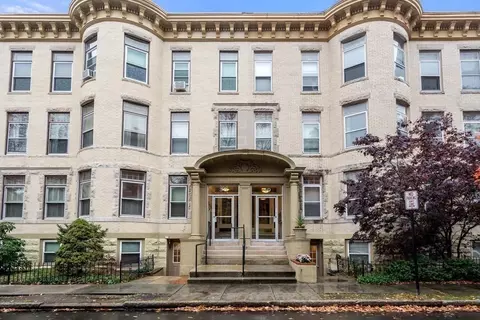 40 Winchester St #8, Brookline, MA 02445