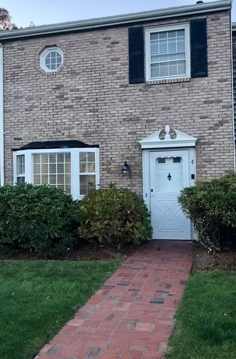 4 Louisburg Sq #4, Centerville, MA 02632