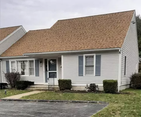 1 Hawthorne Ct #E, Pocasset, MA 02559