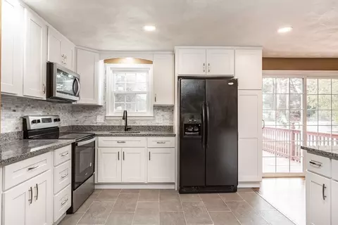 89 Elizabeth Dr, Raynham, MA 02767 photo 11