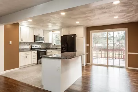 89 Elizabeth Dr, Raynham, MA 02767 photo 8
